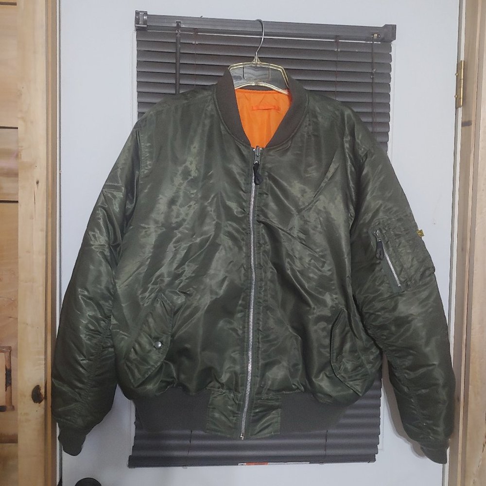 Knox Armory mans reversable bomber style jacket size see description